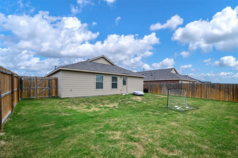 1104 Crestview Drive Hutchins, TX 75141