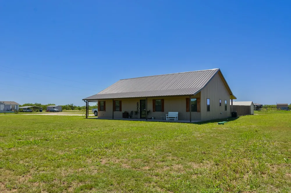 605 Fm 614 Ovalo, TX 79541