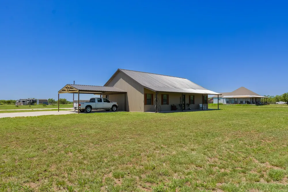 605 Fm 614 Ovalo, TX 79541