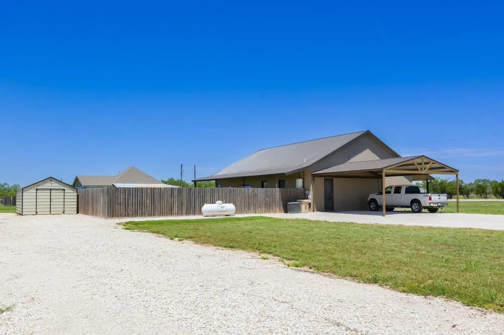 605 Fm 614 Ovalo, TX 79541