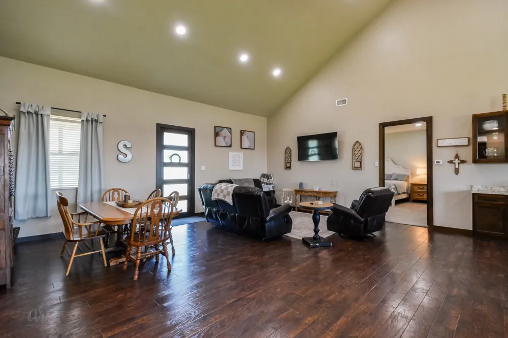 605 Fm 614 Ovalo, TX 79541