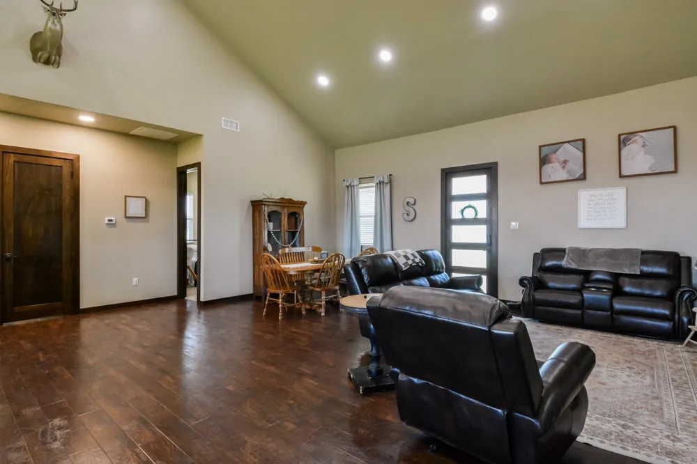 605 Fm 614 Ovalo, TX 79541