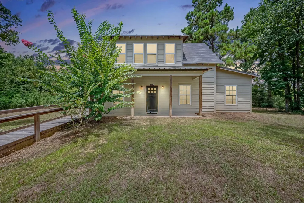 5415 Highway 105 Hull, TX 77564