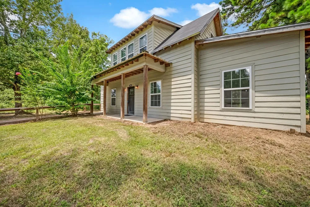 5415 Highway 105 Hull, TX 77564