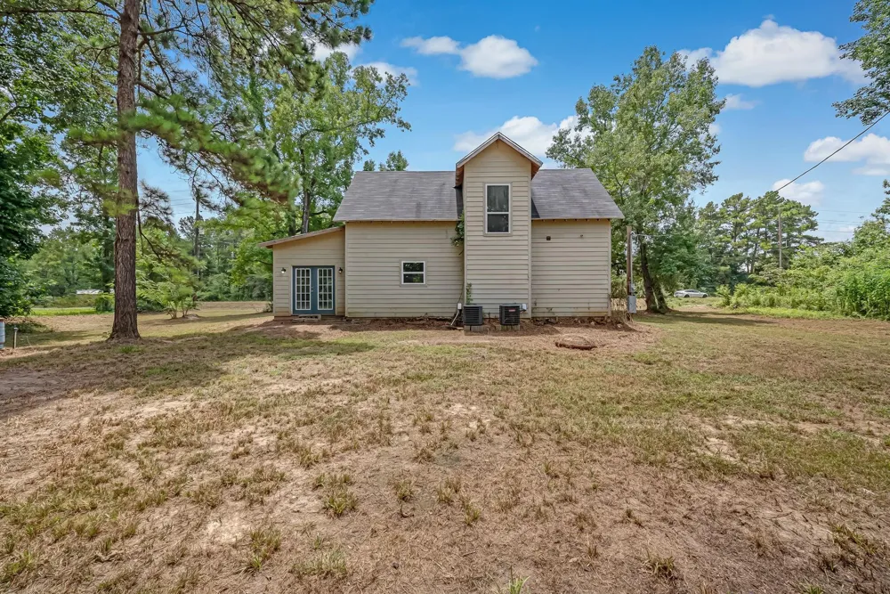 5415 Highway 105 Hull, TX 77564