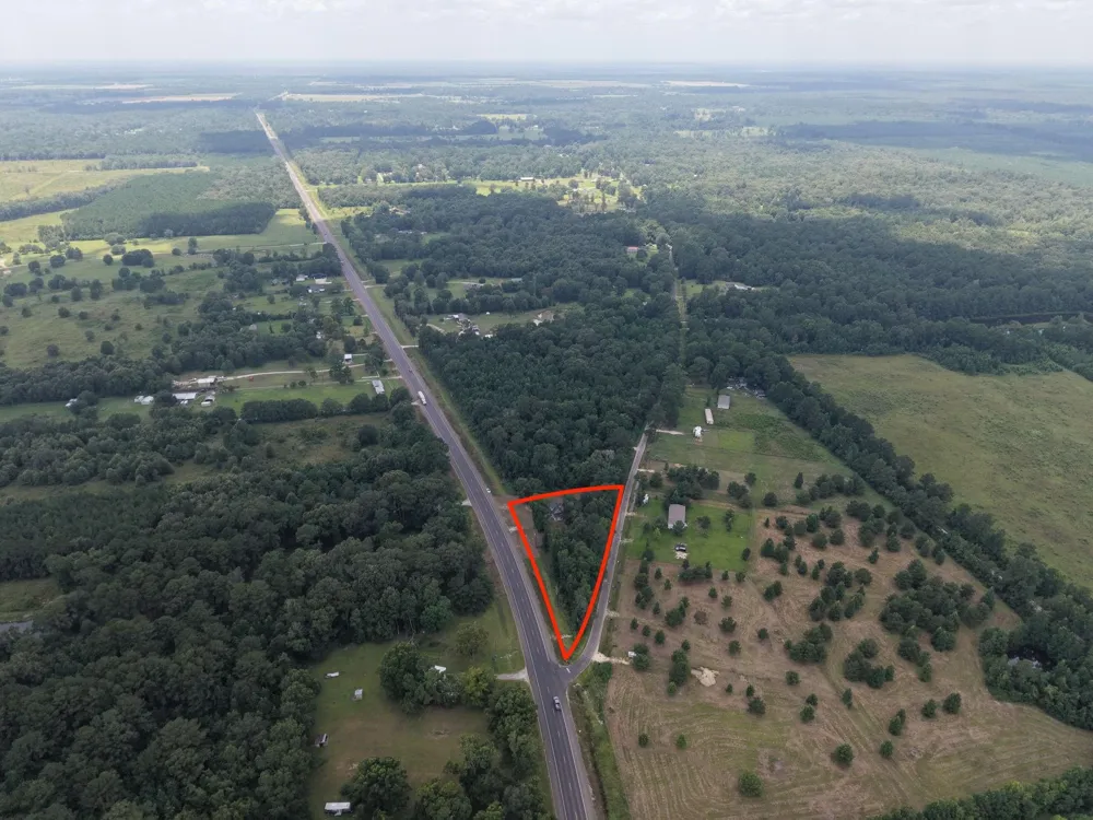 5415 Highway 105 Hull, TX 77564