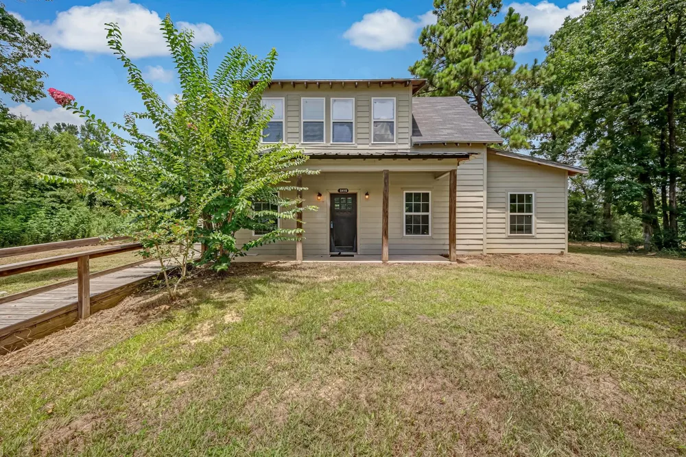 5415 Highway 105 Hull, TX 77564