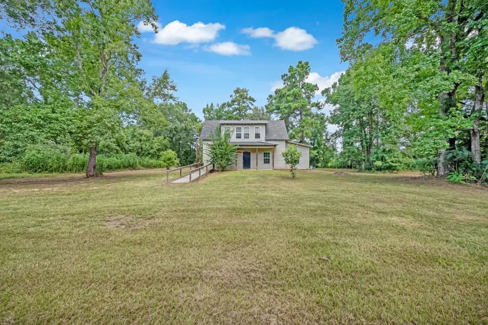 5415 Highway 105 Hull, TX 77564