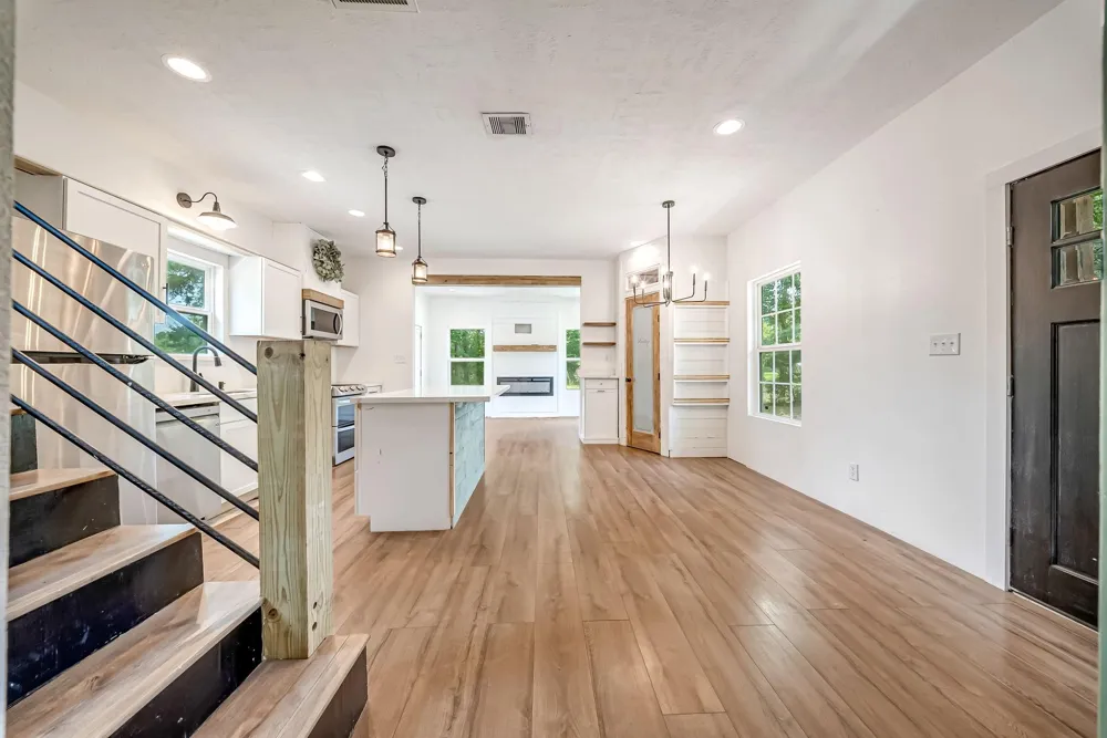 5415 Highway 105 Hull, TX 77564