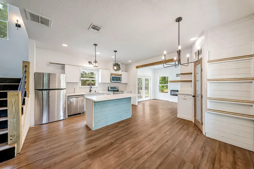 5415 Highway 105 Hull, TX 77564