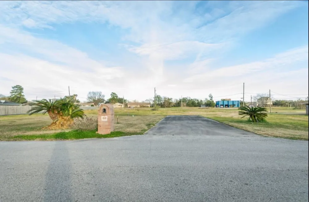 523 S Burnett Drive Baytown, TX 77520