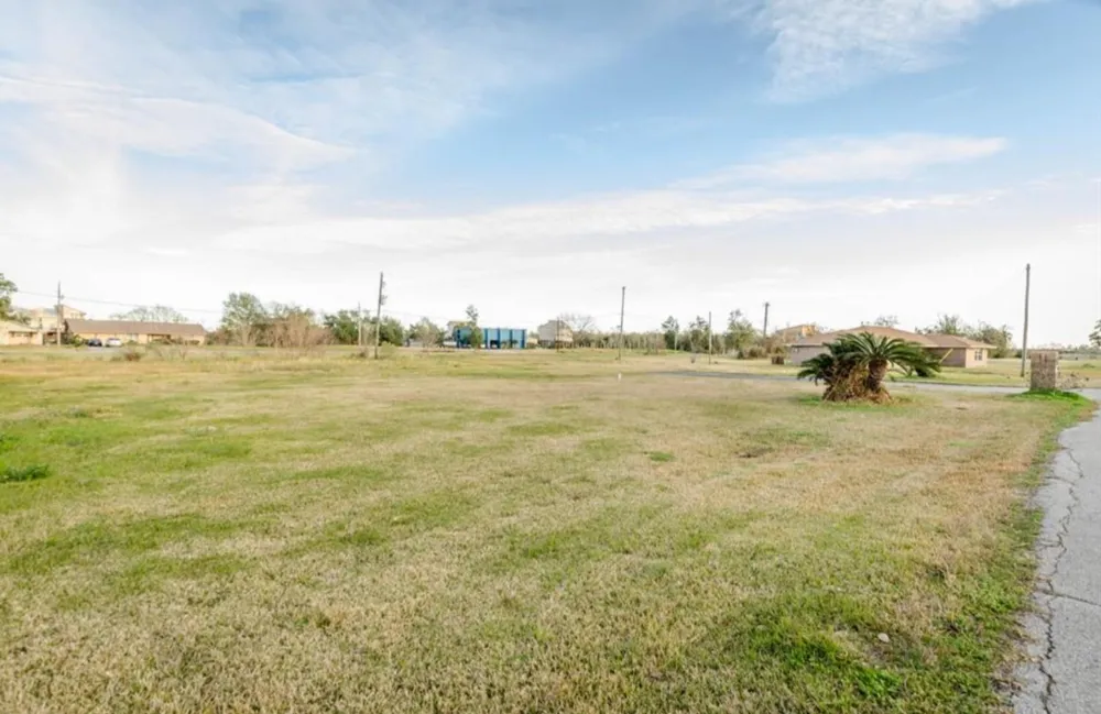 523 S Burnett Drive Baytown, TX 77520