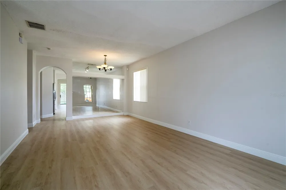 13827 HAWKEYE DRIVE Orlando, FL 32837