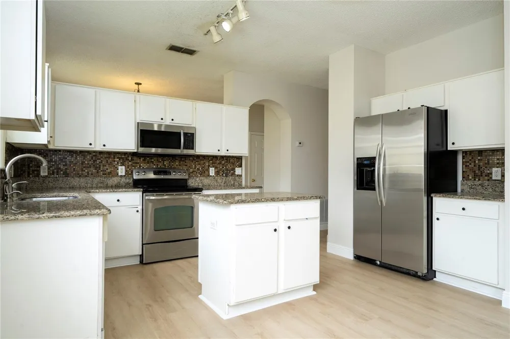 13827 HAWKEYE DRIVE Orlando, FL 32837