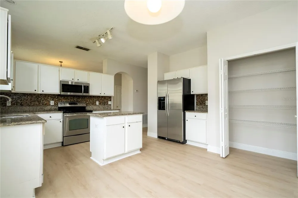 13827 HAWKEYE DRIVE Orlando, FL 32837