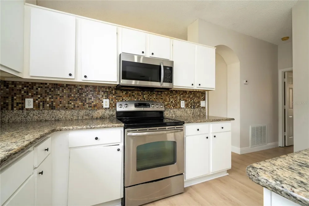 13827 HAWKEYE DRIVE Orlando, FL 32837