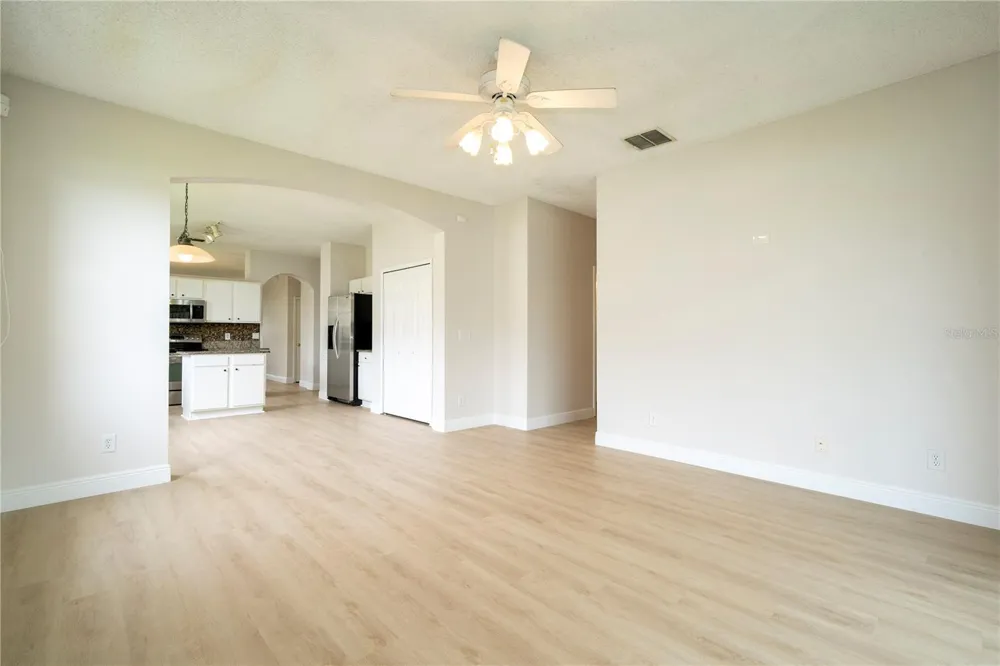13827 HAWKEYE DRIVE Orlando, FL 32837