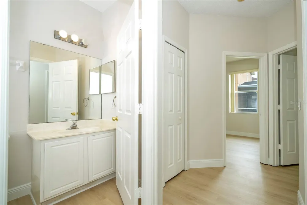 13827 HAWKEYE DRIVE Orlando, FL 32837