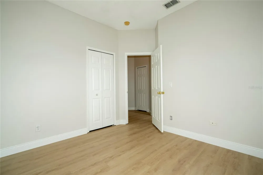 13827 HAWKEYE DRIVE Orlando, FL 32837