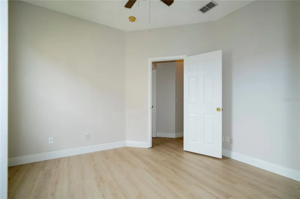 13827 HAWKEYE DRIVE Orlando, FL 32837