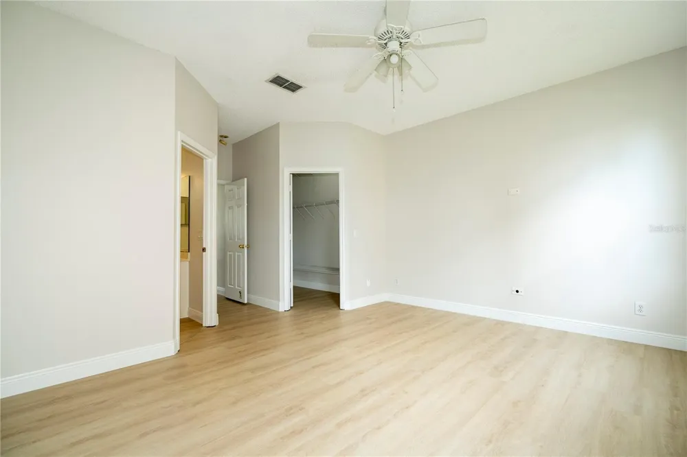 13827 HAWKEYE DRIVE Orlando, FL 32837