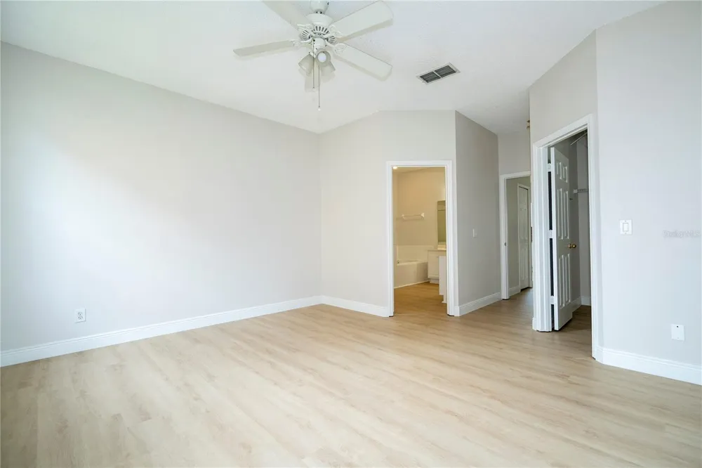 13827 HAWKEYE DRIVE Orlando, FL 32837