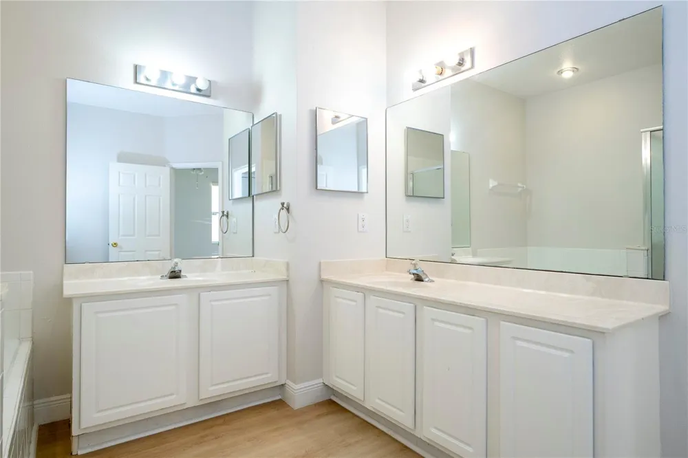 13827 HAWKEYE DRIVE Orlando, FL 32837
