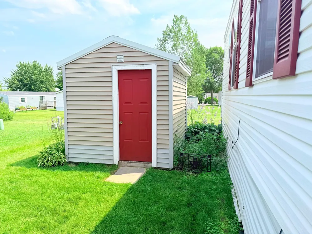 2204 Mockingbird Place NW Stewartville, MN 55976