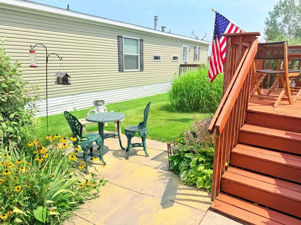 2204 Mockingbird Place NW Stewartville, MN 55976