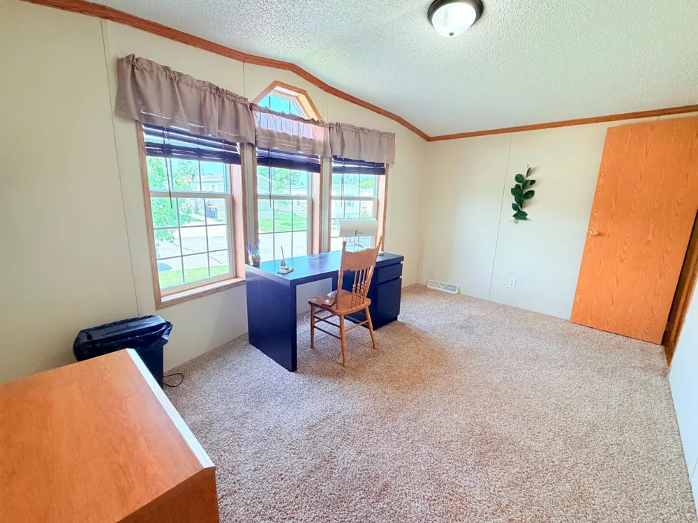 2204 Mockingbird Place NW Stewartville, MN 55976