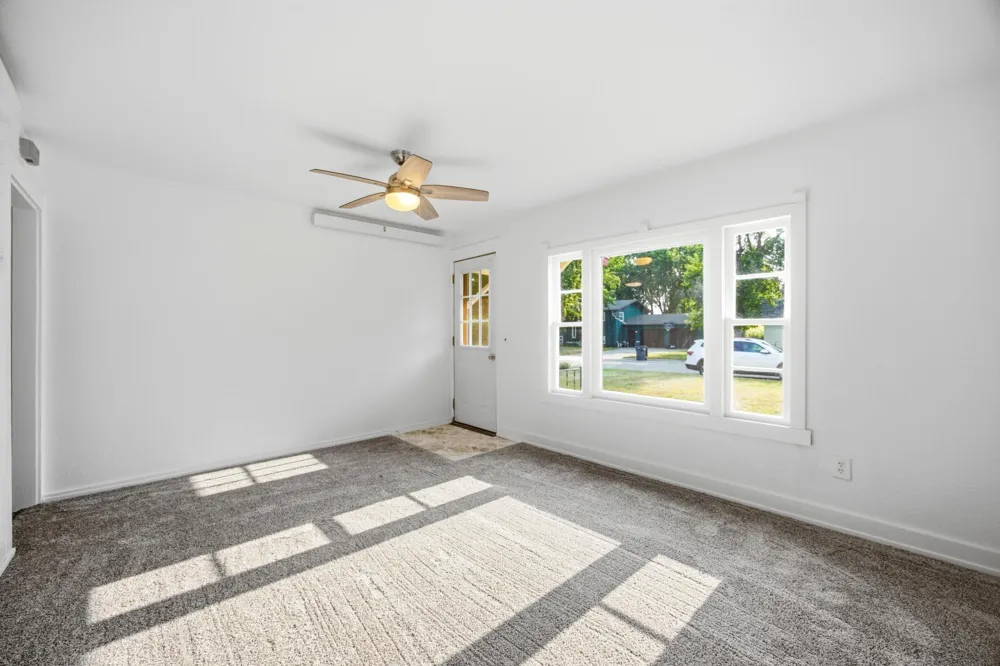 206 1st Avenue NE Hankinson, ND 58041