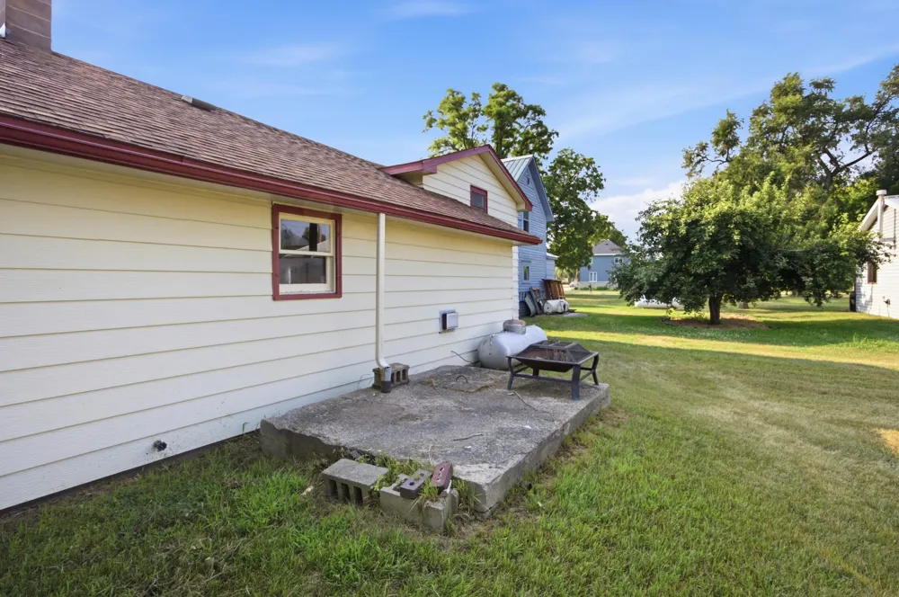 206 1st Avenue NE Hankinson, ND 58041
