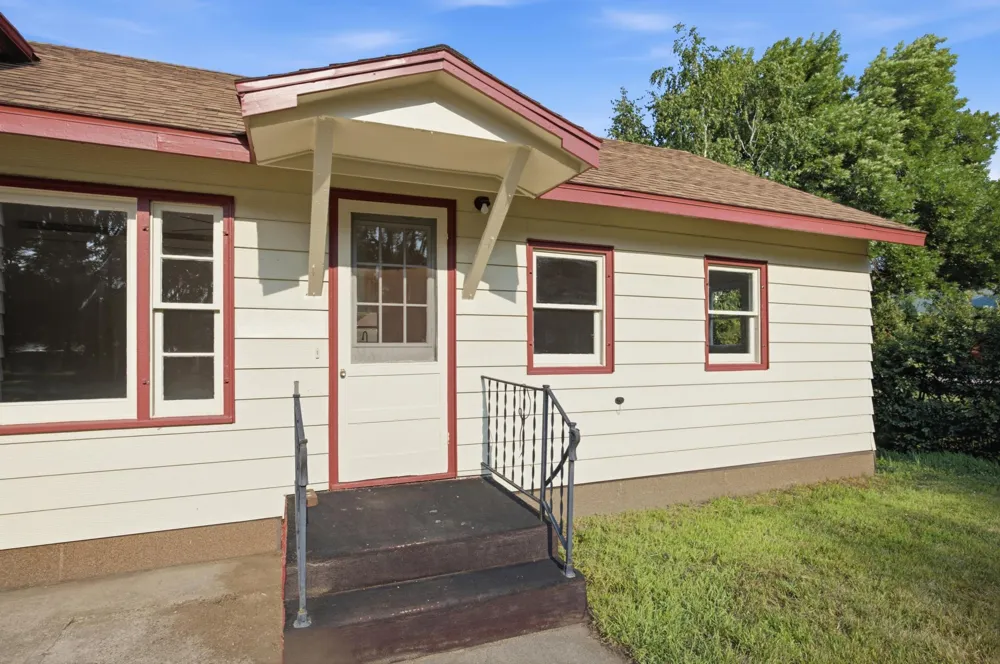206 1st Avenue NE Hankinson, ND 58041