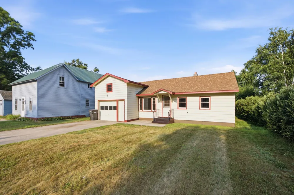 206 1st Avenue NE Hankinson, ND 58041
