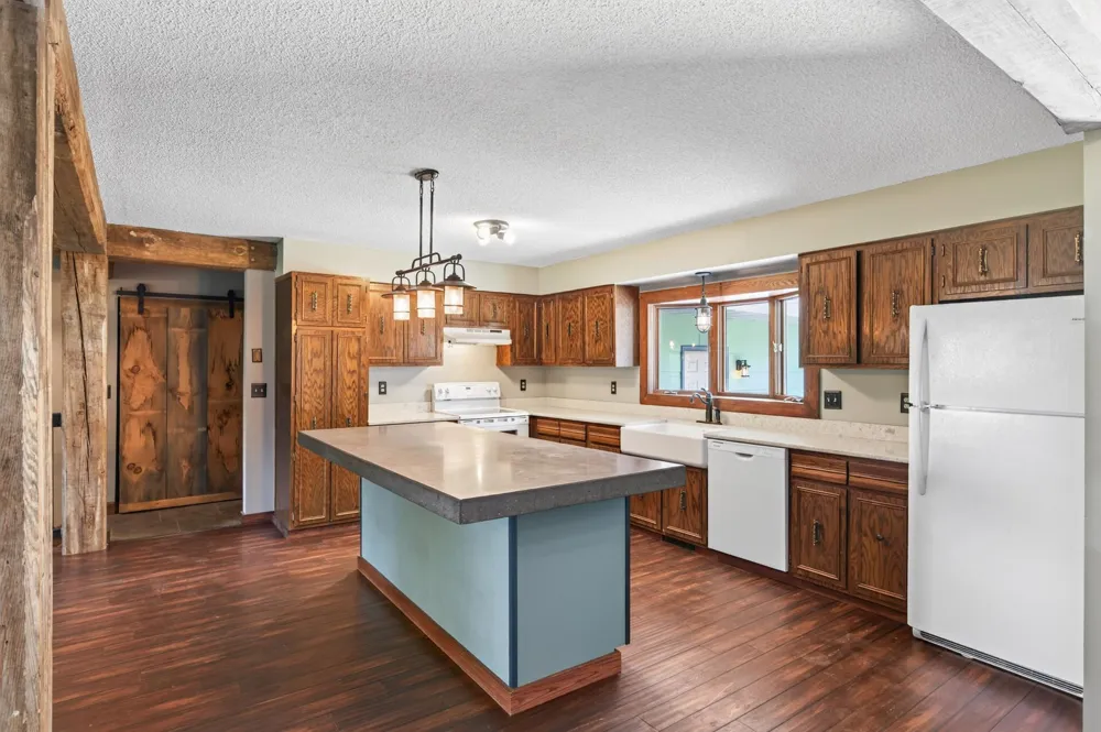 9800 253rd Avenue NE Stacy, MN 55079
