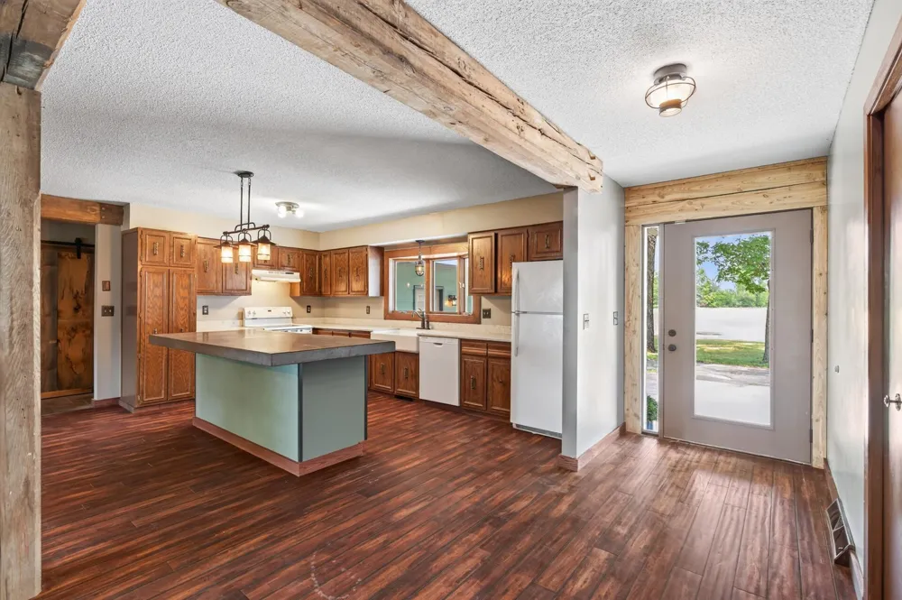 9800 253rd Avenue NE Stacy, MN 55079
