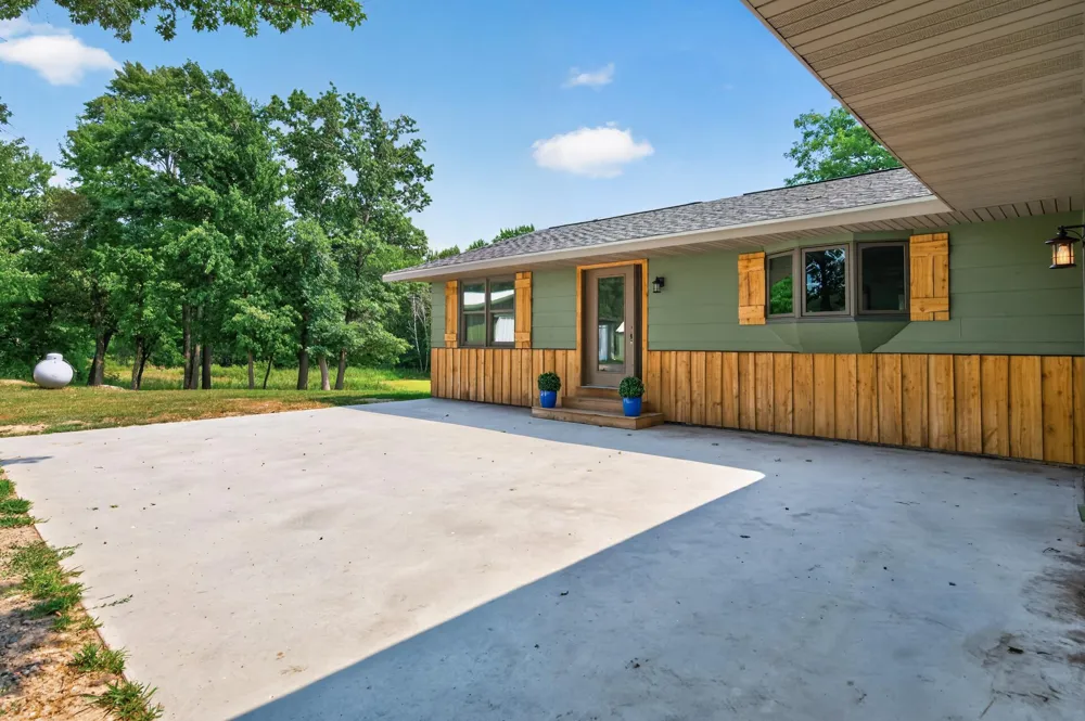 9800 253rd Avenue NE Stacy, MN 55079