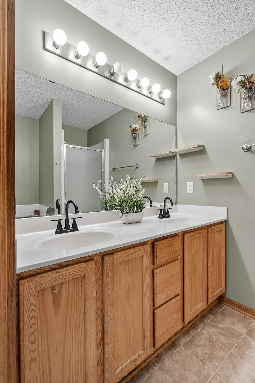 8195 Darcy Lane Inver Grove Heights, MN 55076