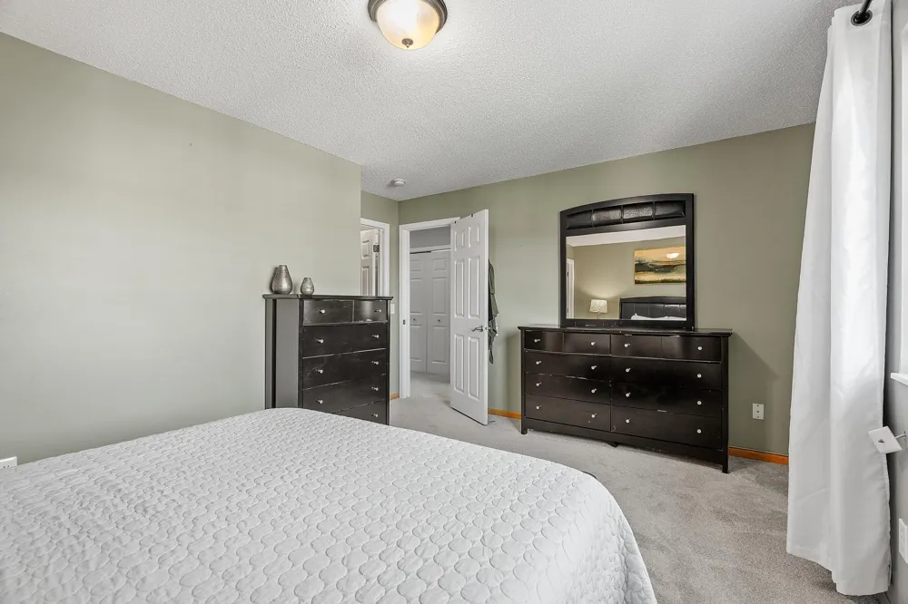 8195 Darcy Lane Inver Grove Heights, MN 55076