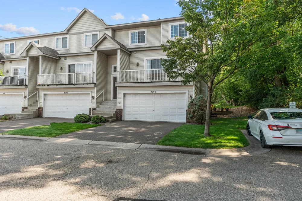 8195 Darcy Lane Inver Grove Heights, MN 55076