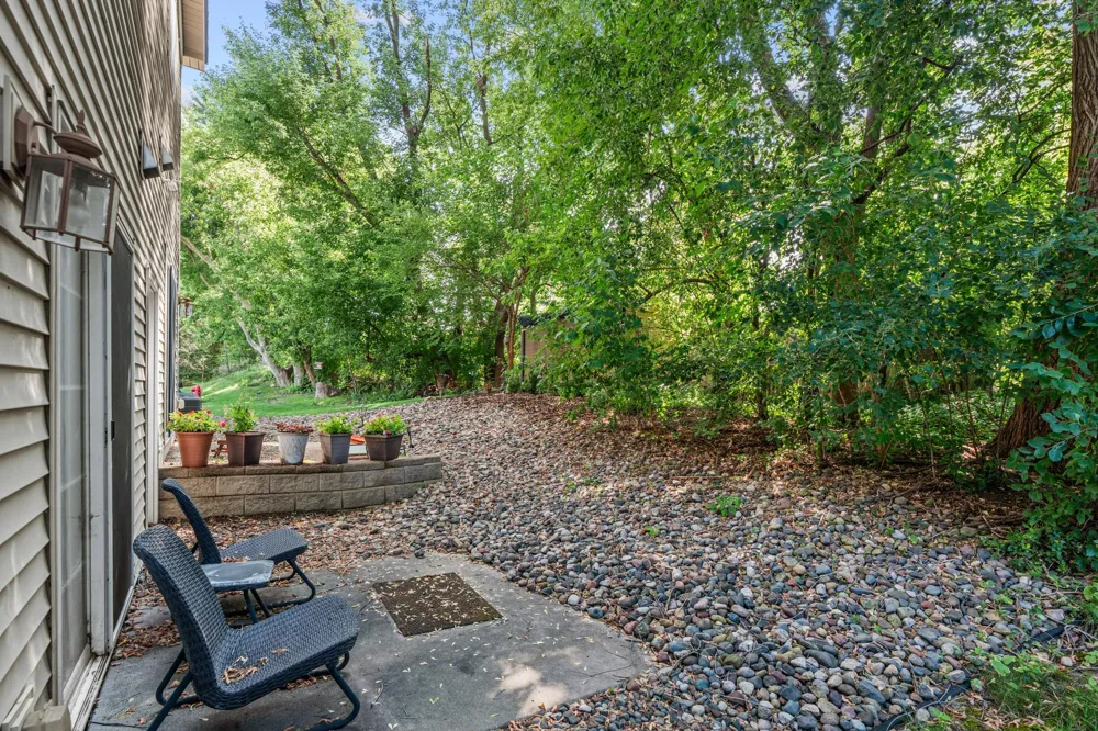 8195 Darcy Lane Inver Grove Heights, MN 55076