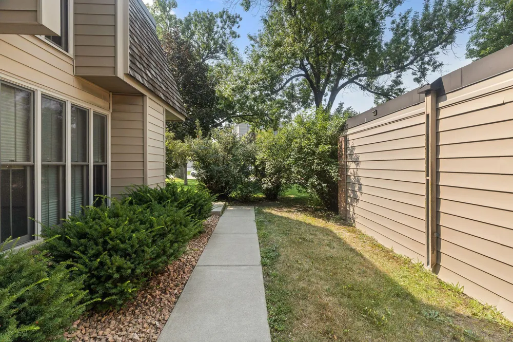 6301 Barrie Road Edina, MN 55435