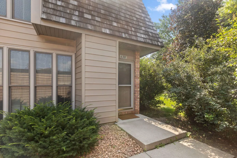 6301 Barrie Road Edina, MN 55435