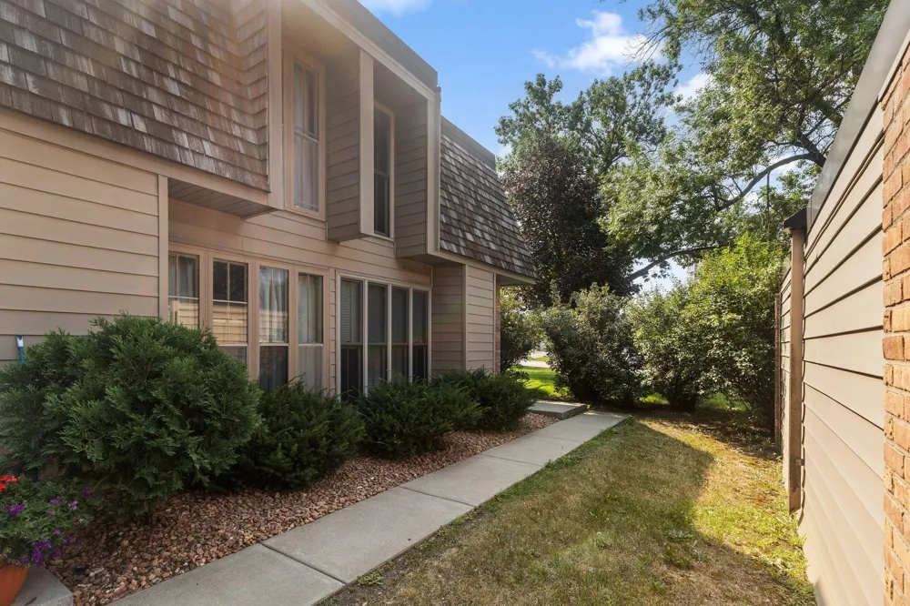 6301 Barrie Road Edina, MN 55435