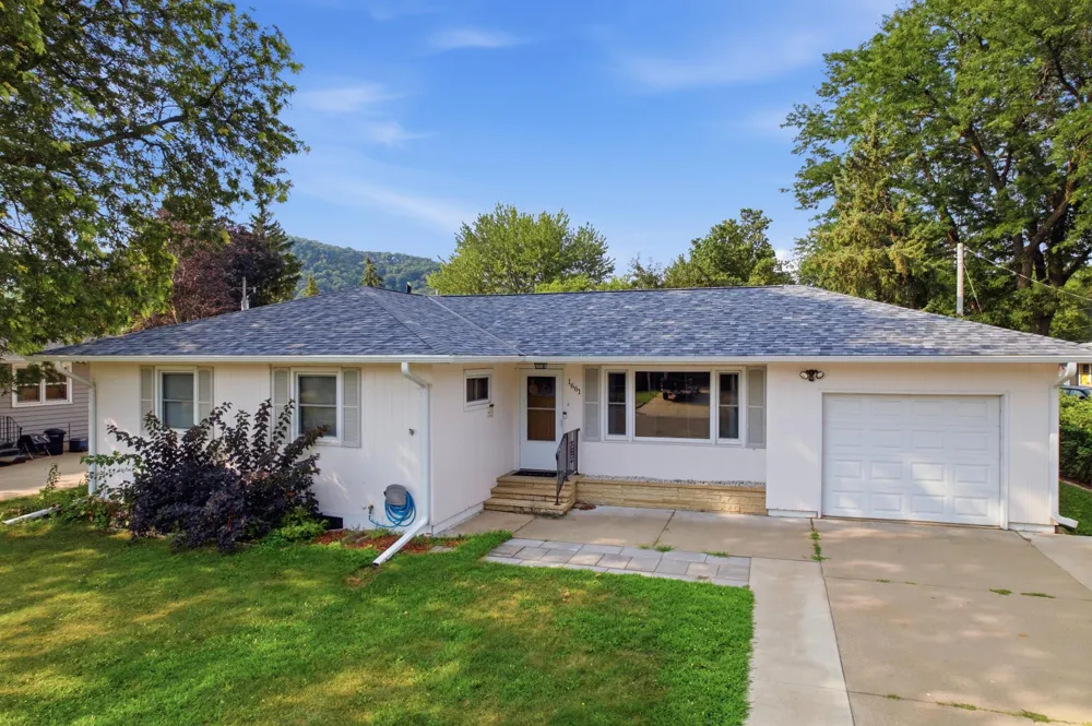 1661 W 6th Street Winona, MN 55987