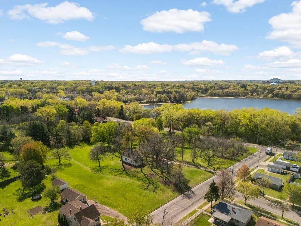 1240 McKnight Road Maplewood, MN 55119