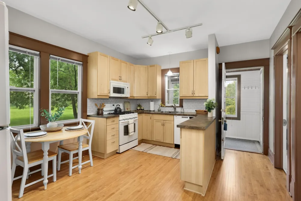 1240 McKnight Road Maplewood, MN 55119