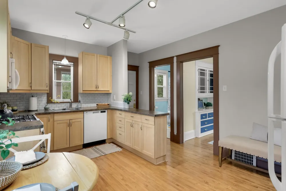 1240 McKnight Road Maplewood, MN 55119