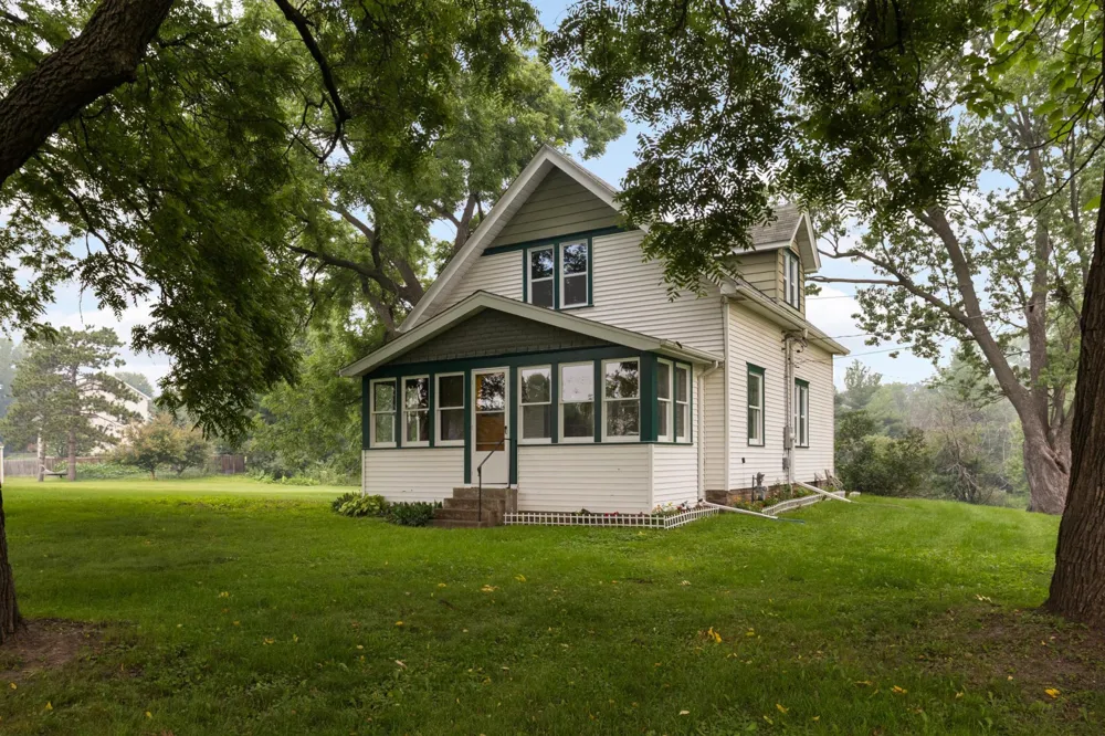 1240 McKnight Road Maplewood, MN 55119