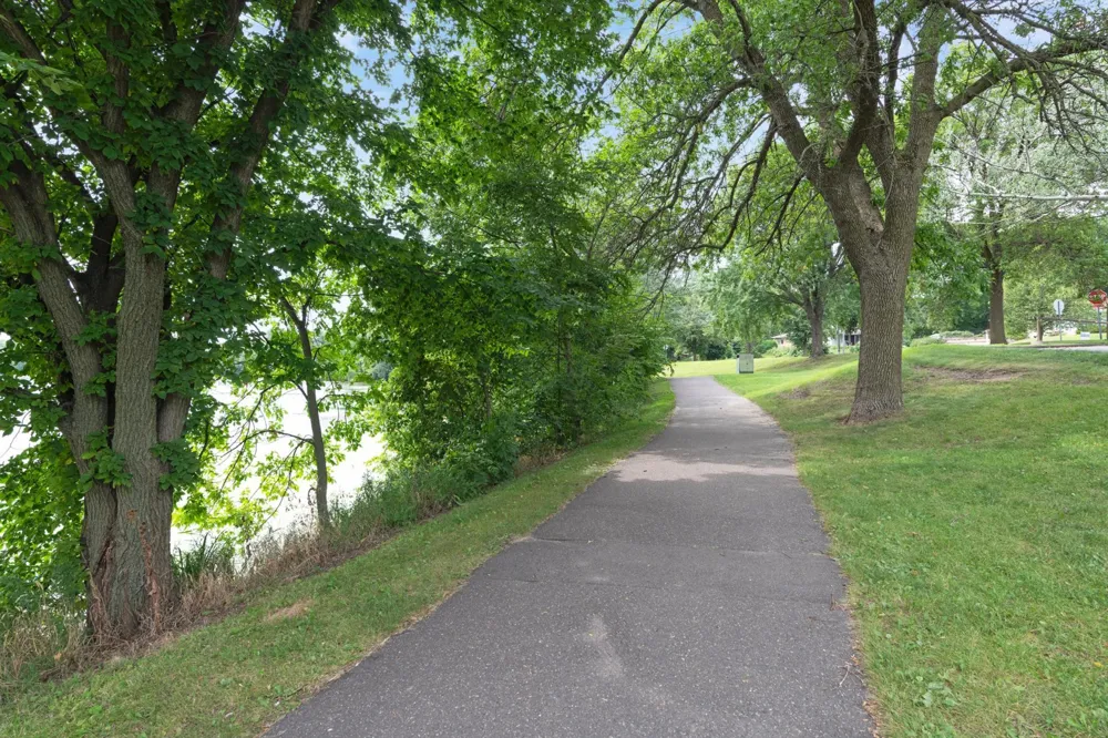 1240 McKnight Road Maplewood, MN 55119